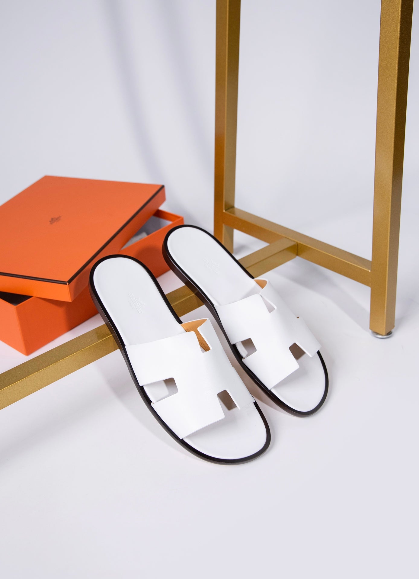 Hermès Izmir Sandals in Blanc
