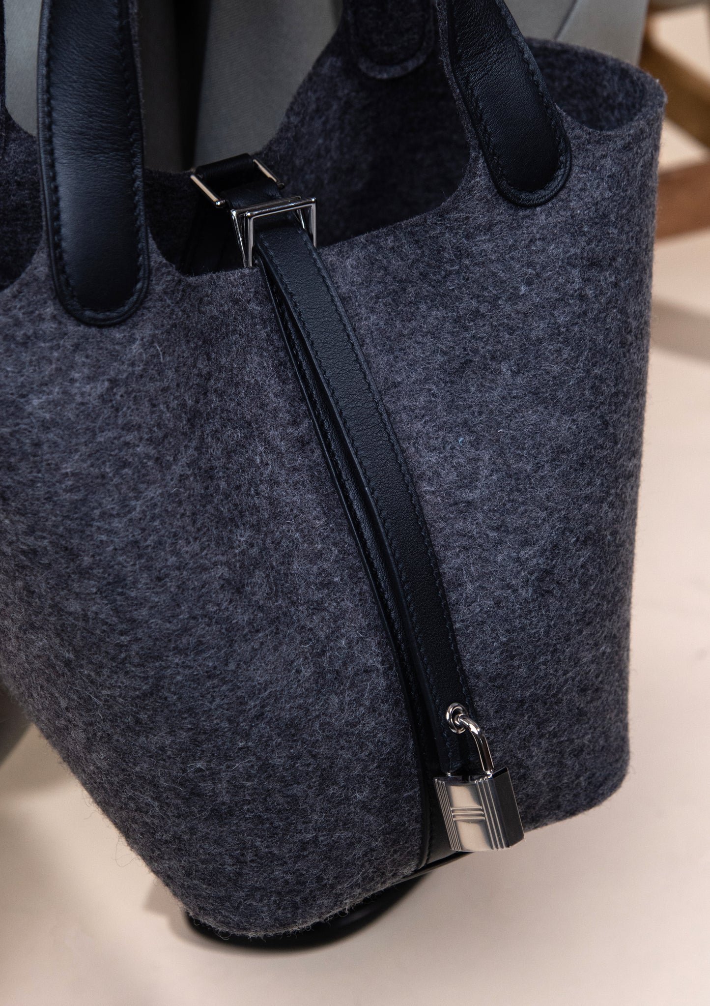 Hermès Feutre Swift Picotin Lock 18 in Gris Moyen Black