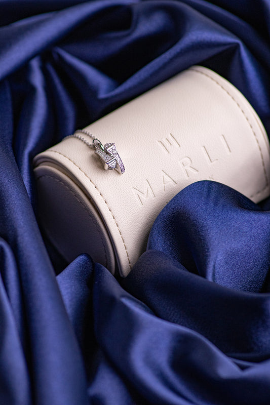 قلادة مارلي كليو الماسية من الذهب الأبيض