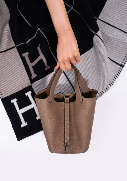 Hermès - Picotin 18 in Beige de Weimar with PHW