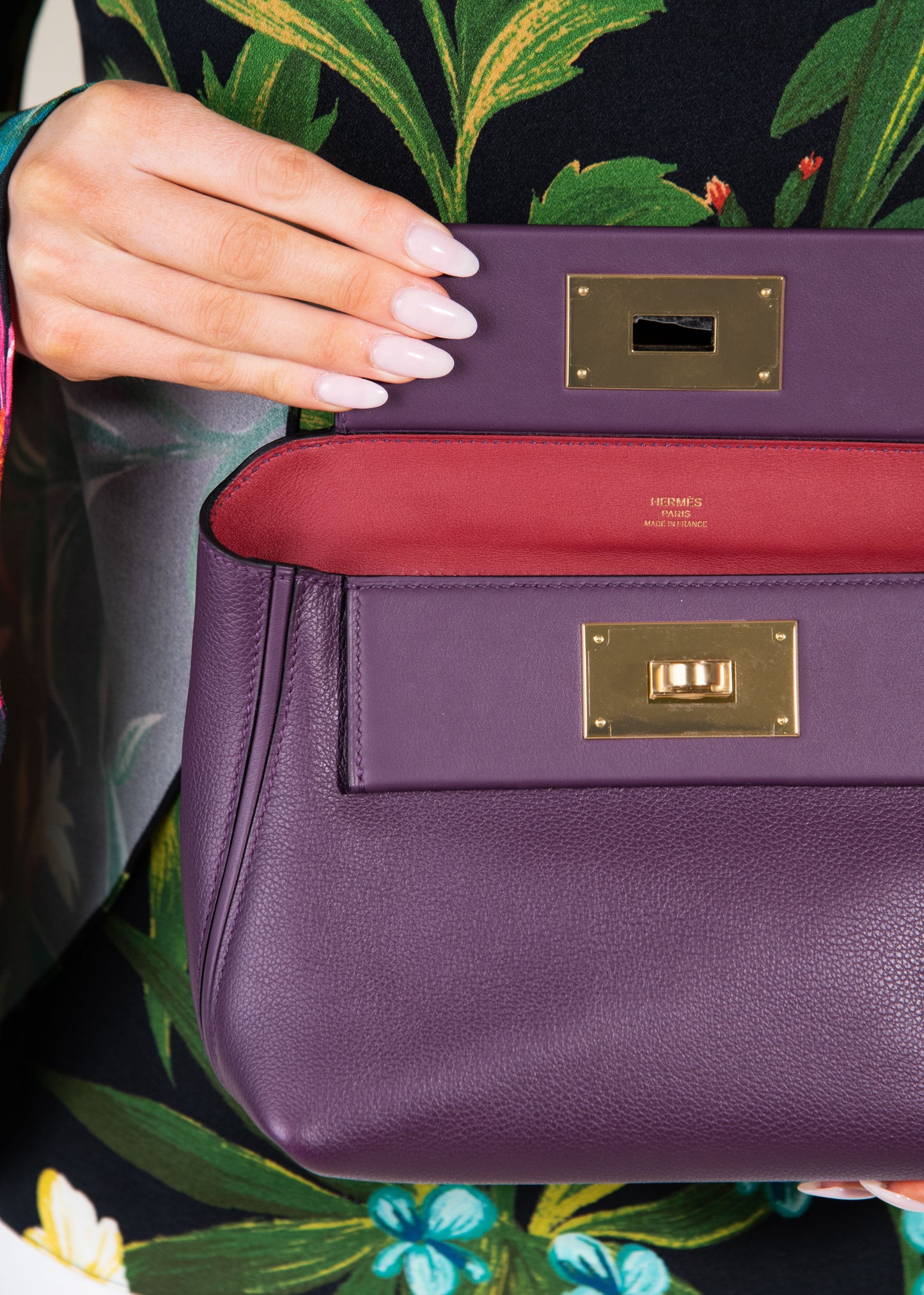 Hermès Mini 24/24 باللون Cassis/Rouge Grenat مع GHW