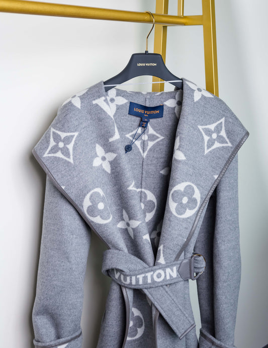 معطف لويس فيتون مزدوج الوجه بغطاء رأس