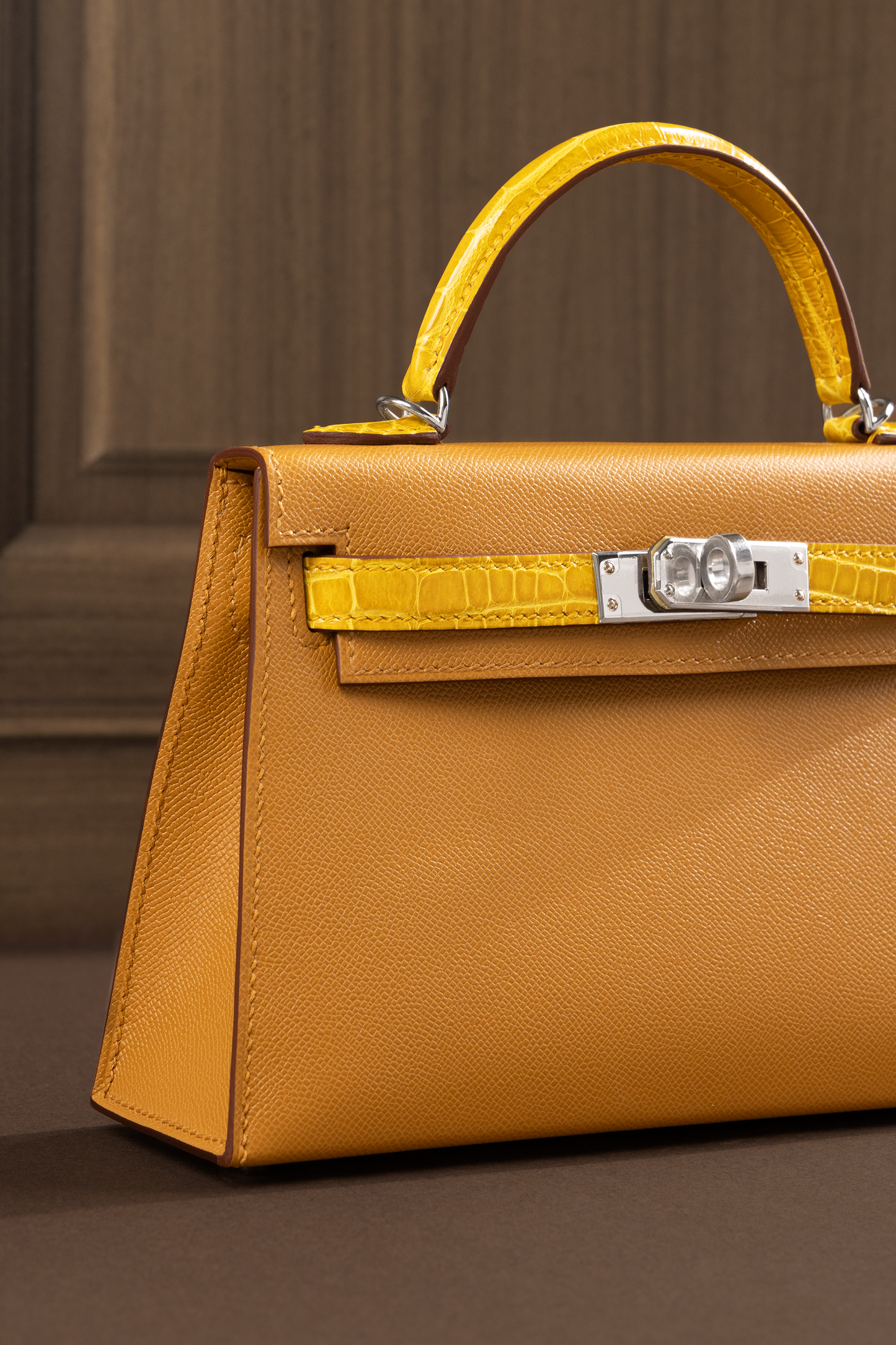 Hermès Mini Kelly 20 Touch Shiny Alligator Epsom in Sesame/Jaune Ambre PHW