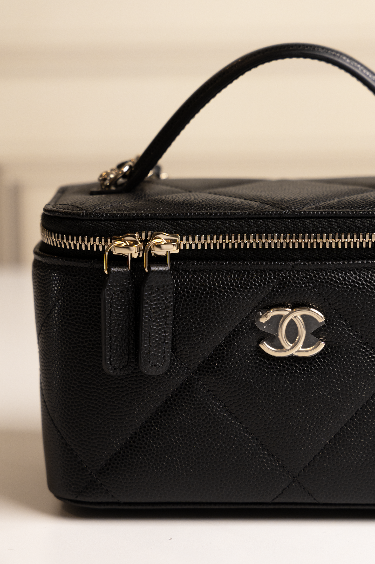 Chanel Vanity Case Caviar with Chain in Black
