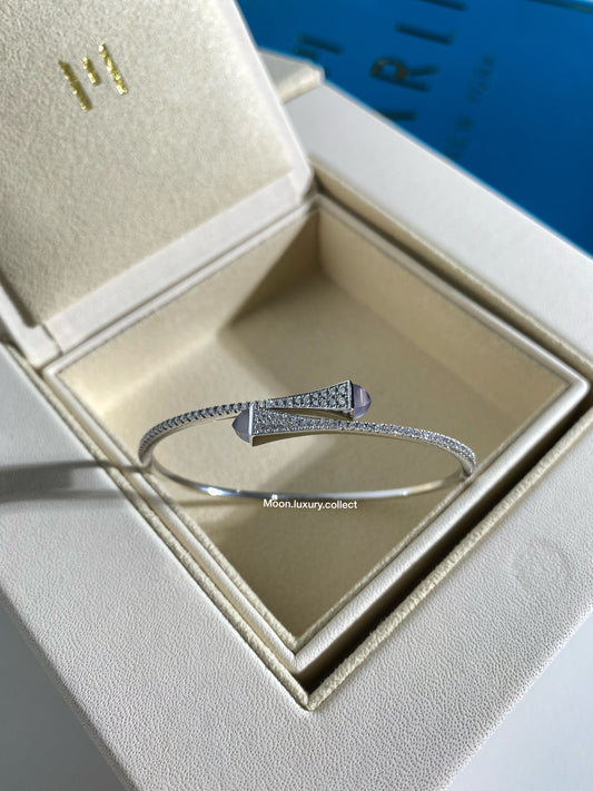 سوار مارلي كليو من الذهب الأبيض والألماس مع حجر أرجواني