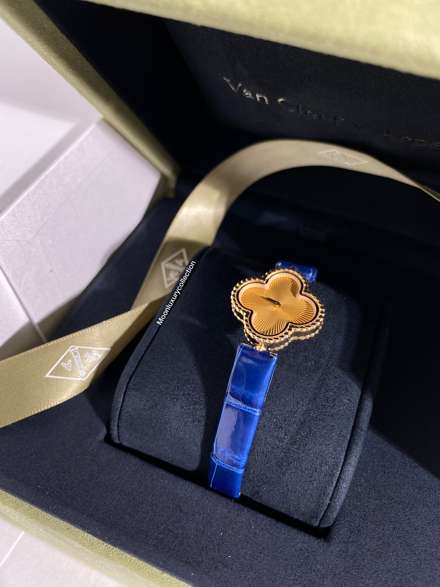 Van Cleef & Arpels Sweet Alhambra Watch
