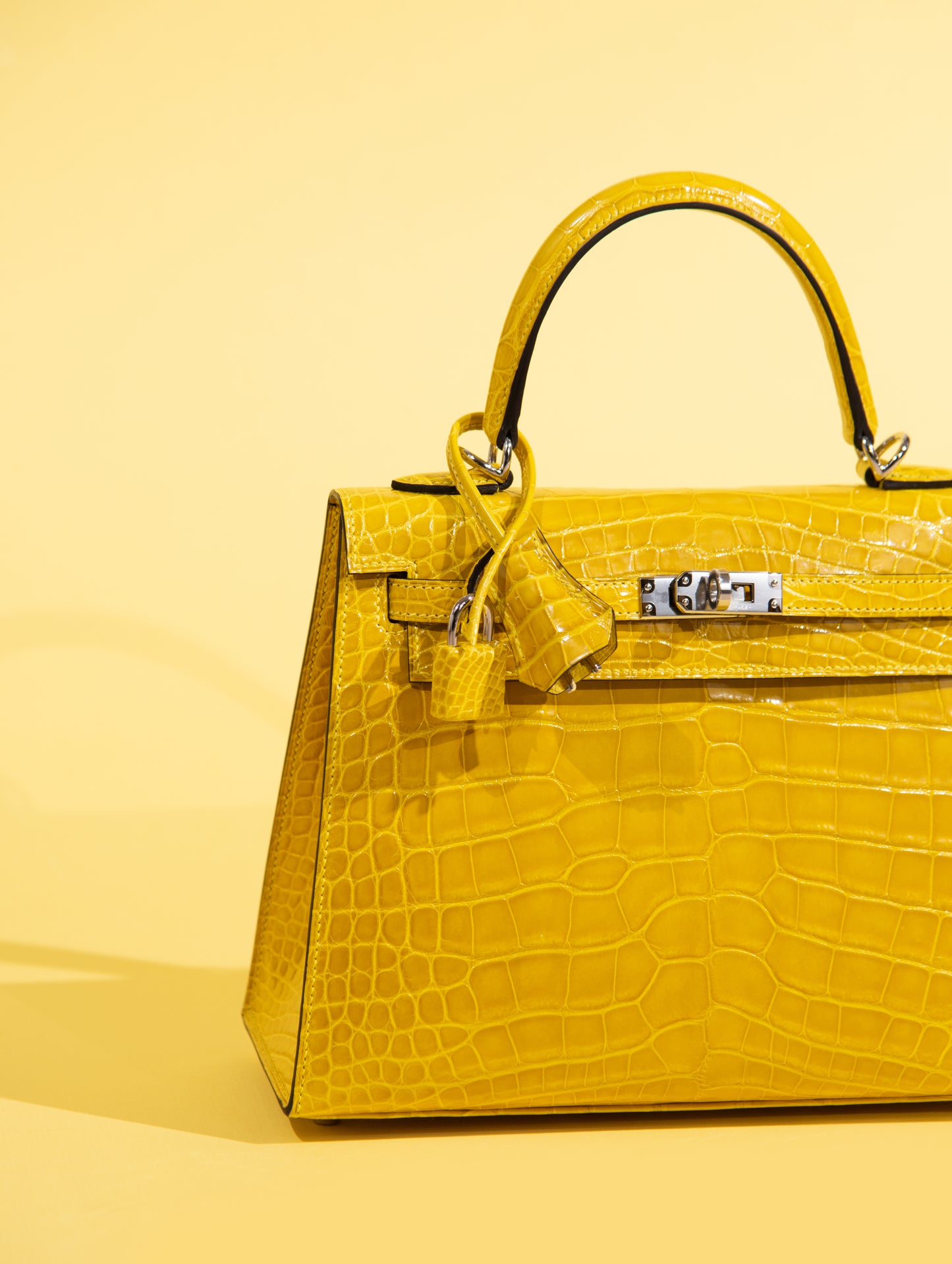 Hermès Kelly 25 Shiny Alligator in Mimosa PHW