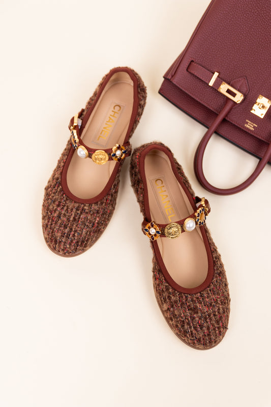 Chanel Tweed Mary Janes in Marron/Rouge