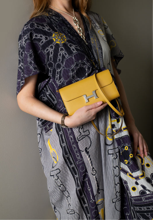 Hermès - قفطان "Effet Kaleidscope" بلون Bleu Noir ومحفظة كونستانس للذهاب في الشمس PHW