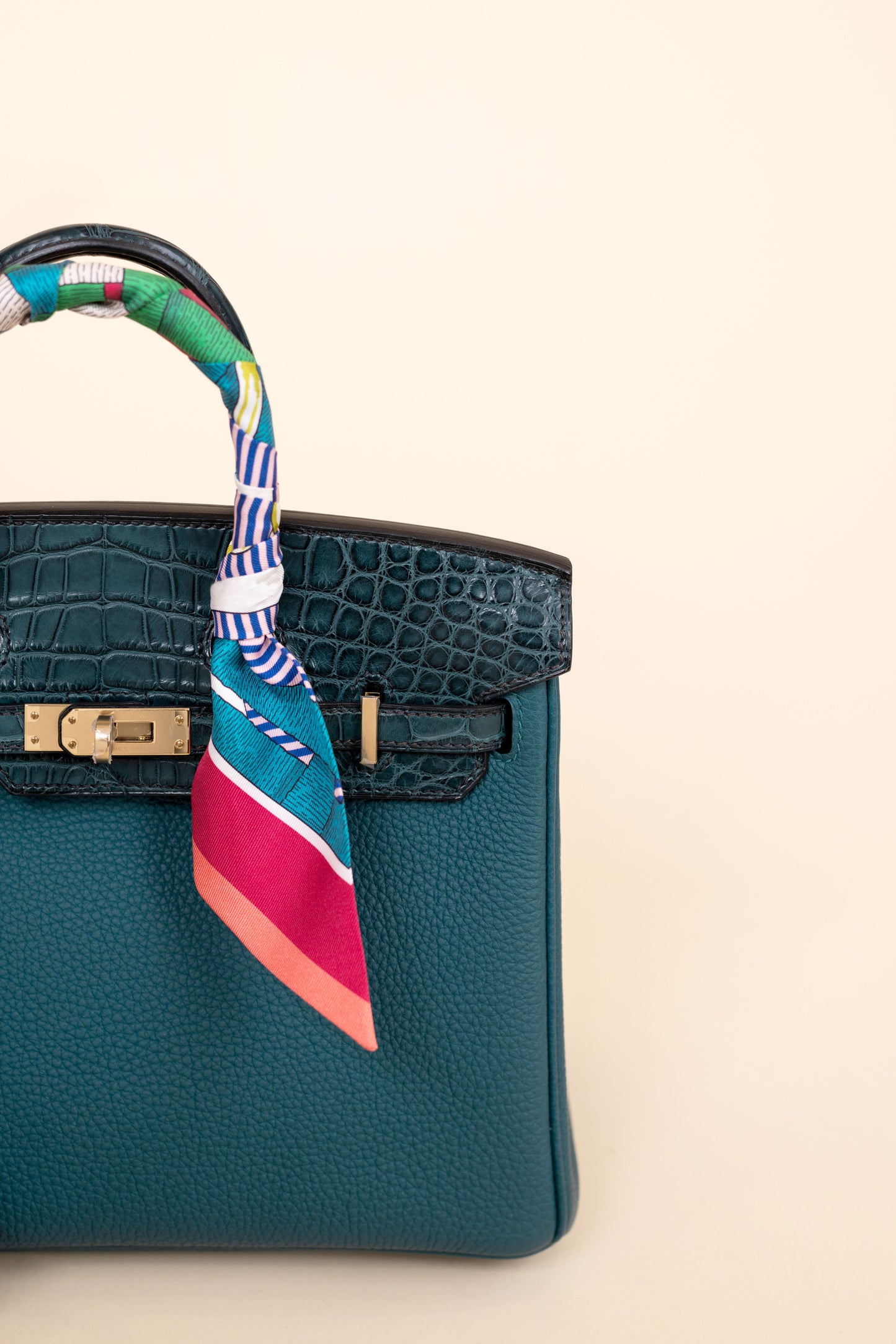 Hermès Birkin 25 Touch Matte Alligator في Vert Bosphore / Vert Rousseau PBHW