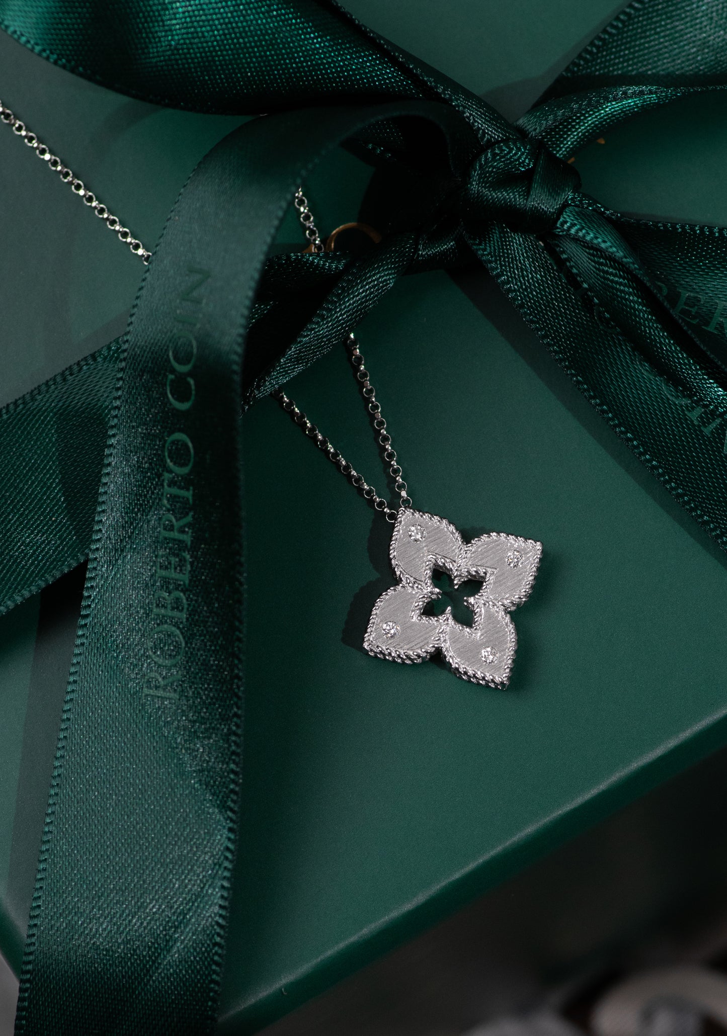 Roberto Coin White Gold Princess White Gold Flower Set