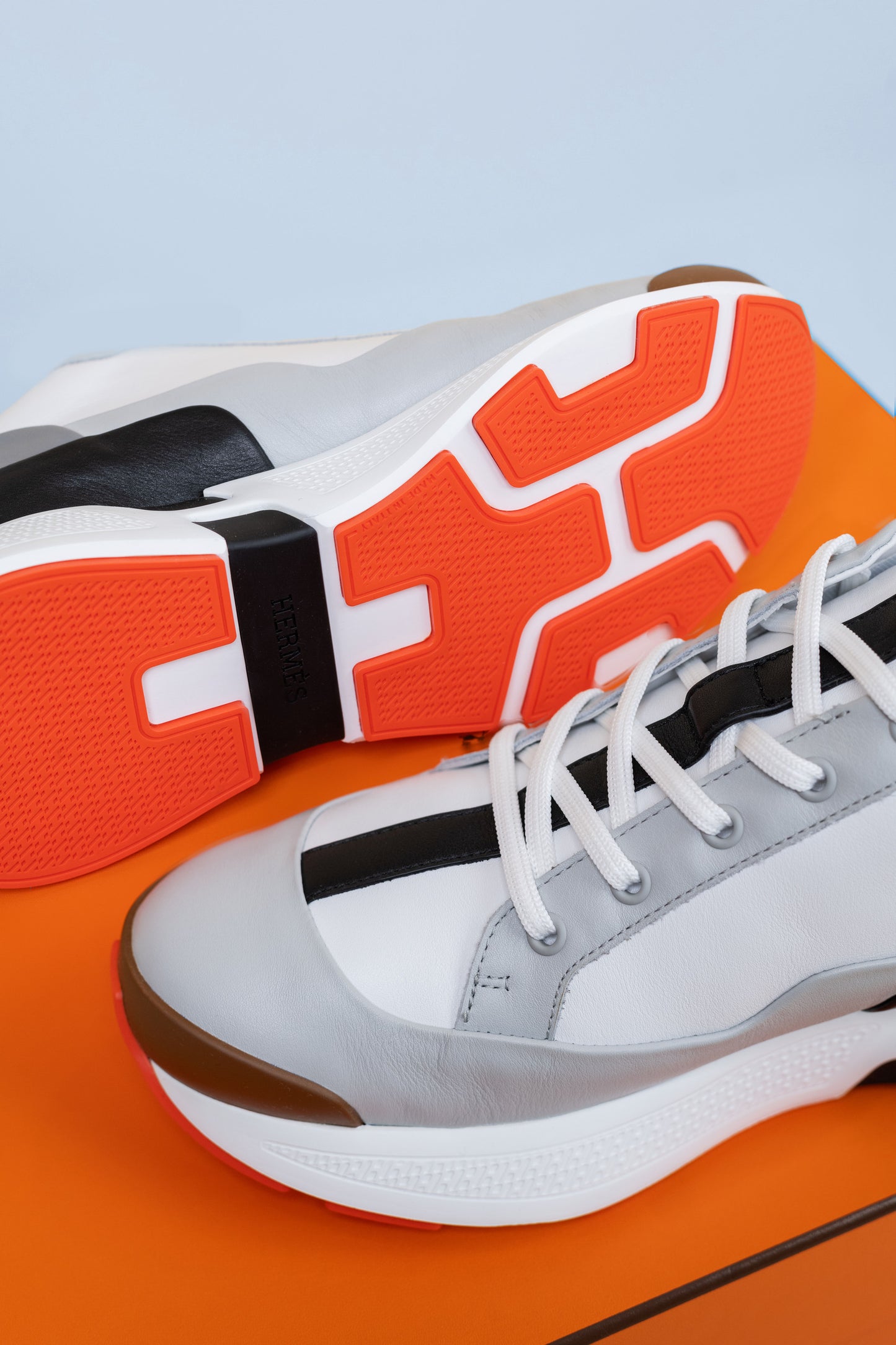 Hermès Hugo Sneakers in Multicolore Gris Lulea
