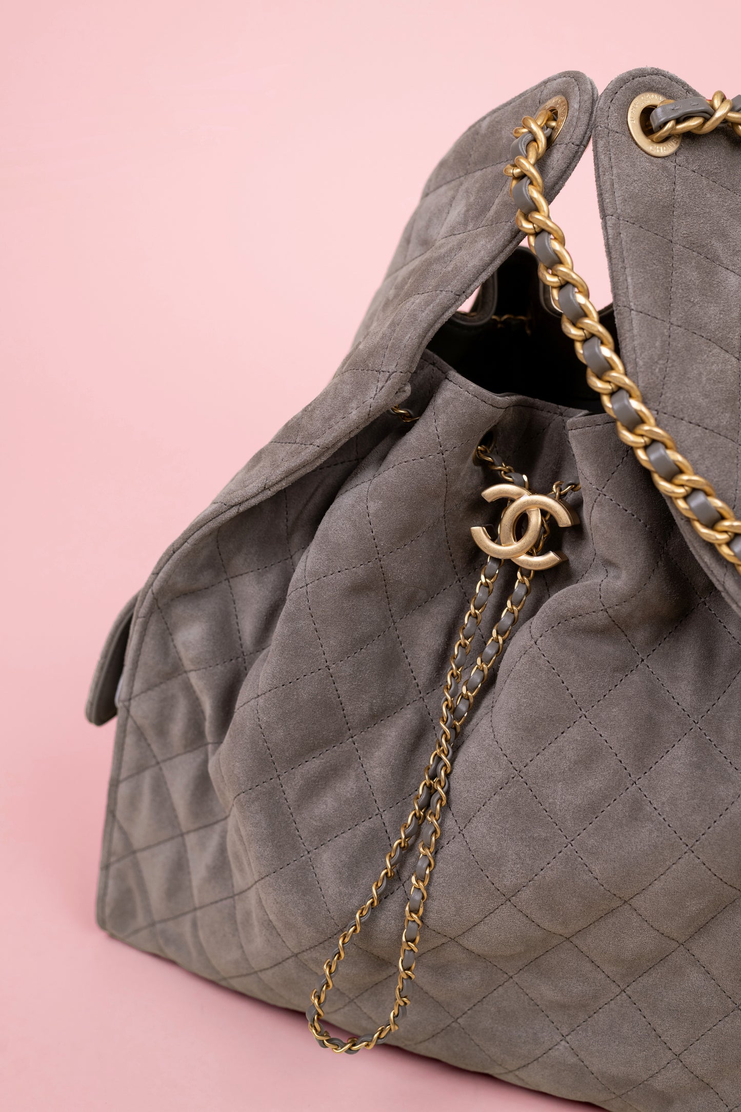 Chanel 25 Bag Suede in Gris