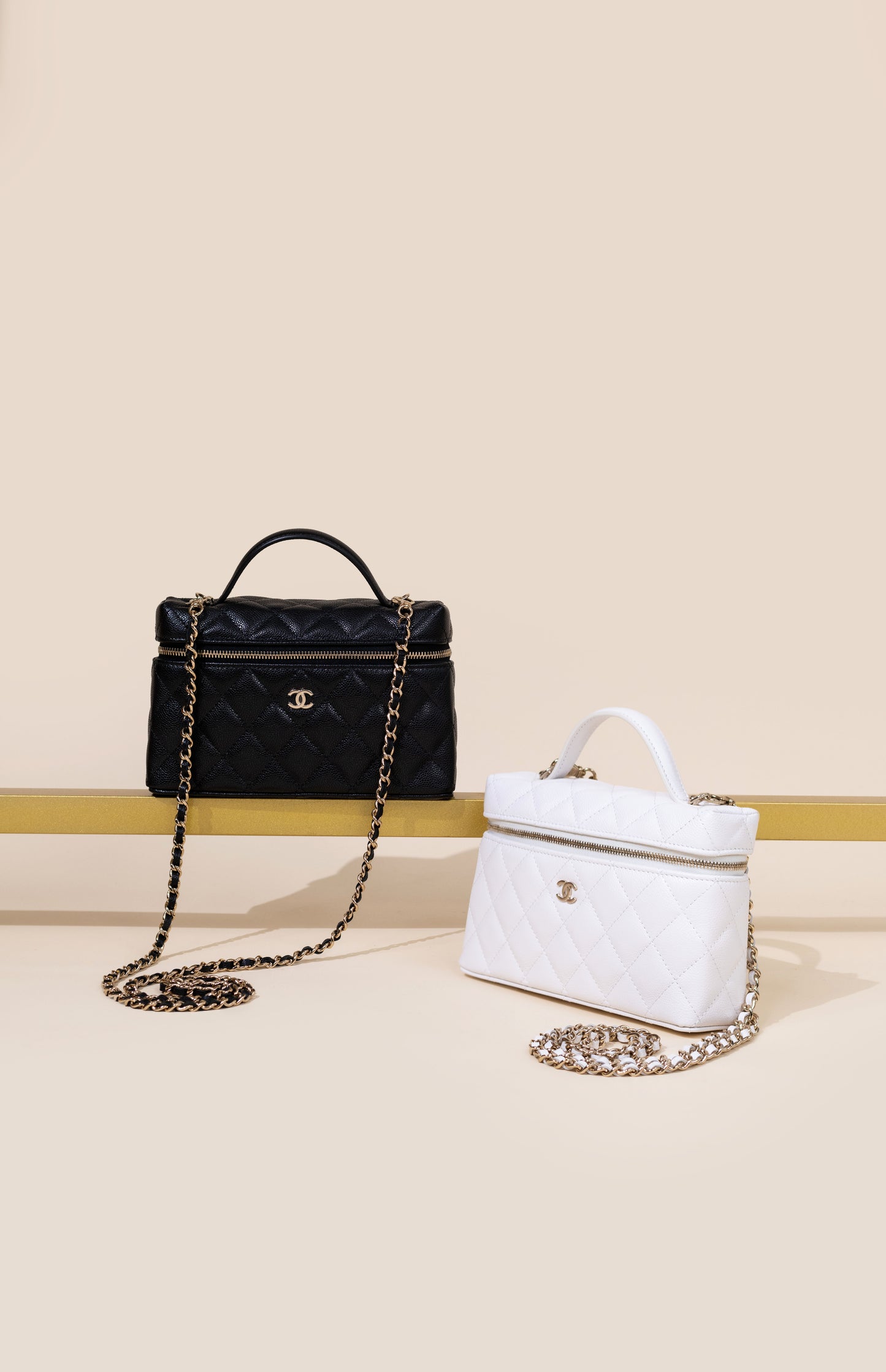 Chanel - Vanity with Top Handle and Chain in Black & White