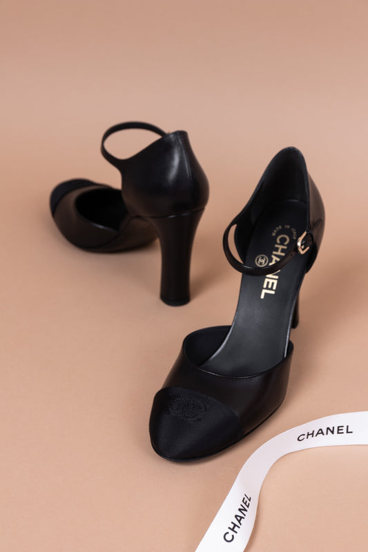 Chanel Black Pumps