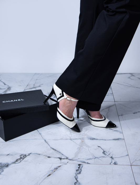 Chanel Pumps in Ivory/White/Black