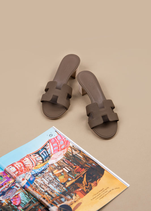 Hermès Oasis Sandals in Etoupe