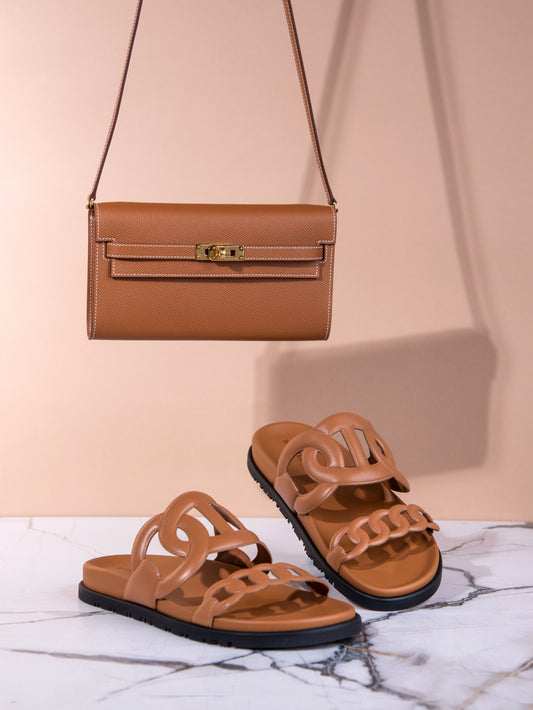 Hermès Kelly Wallet To Go Gold GHW & Extra Sandals in Gold