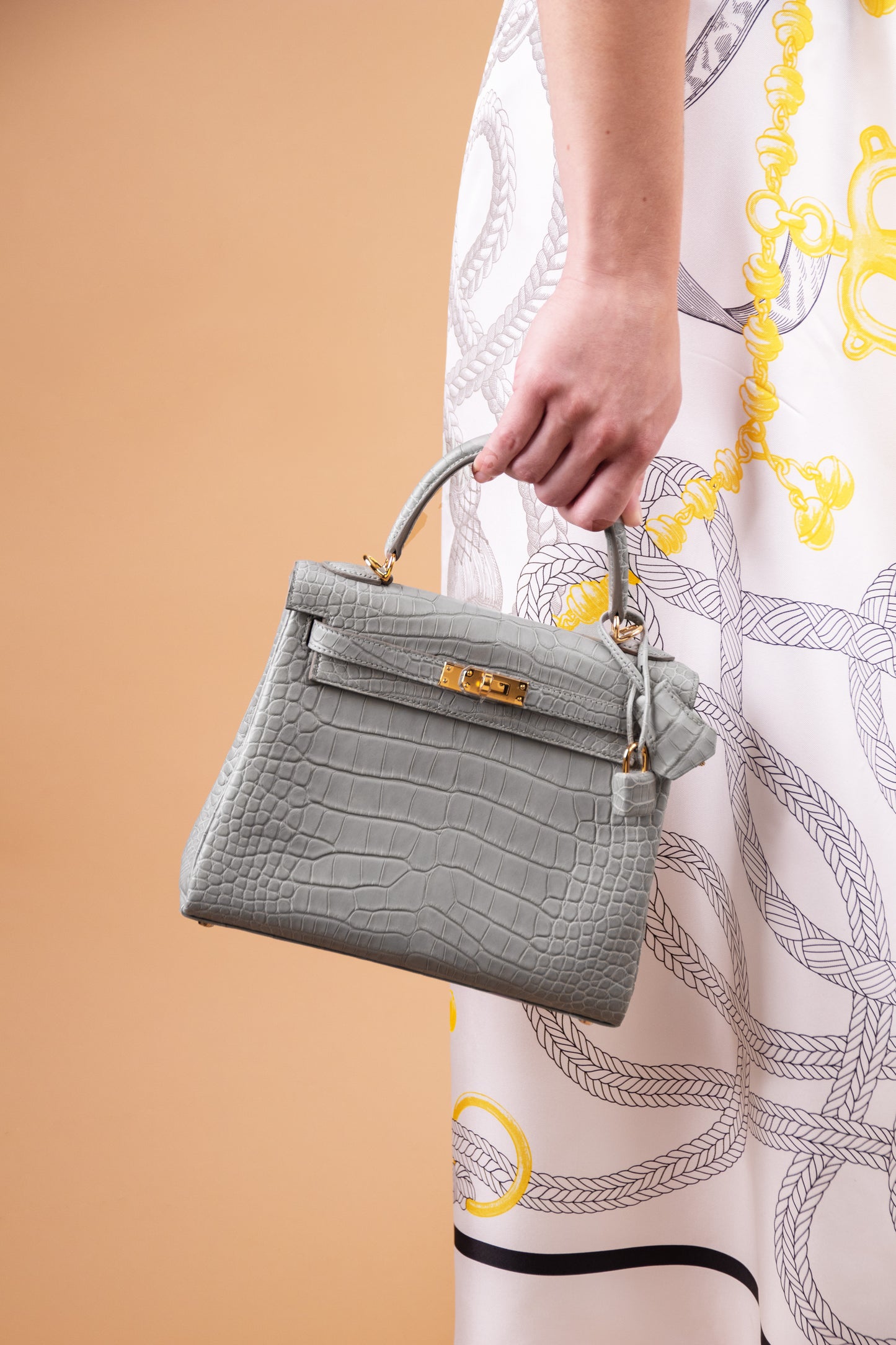 Hermès Kelly 25 Matte Alligator in Gris Perle GHW