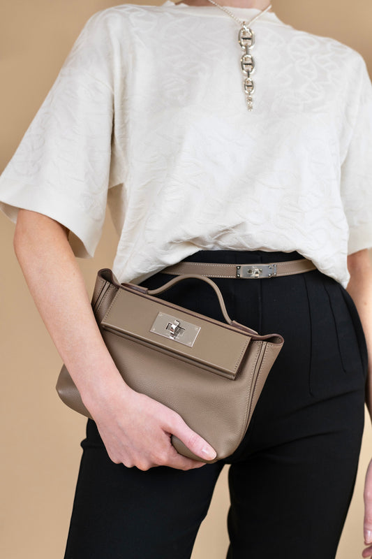 Hermès 24/24 in Etoupe with Kelly Etoupe Belt PHW & Naoussa Short Sleeve Shirt
