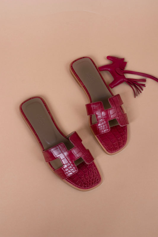 Hermès Oran Sandals in Matte Alligator Rouge H