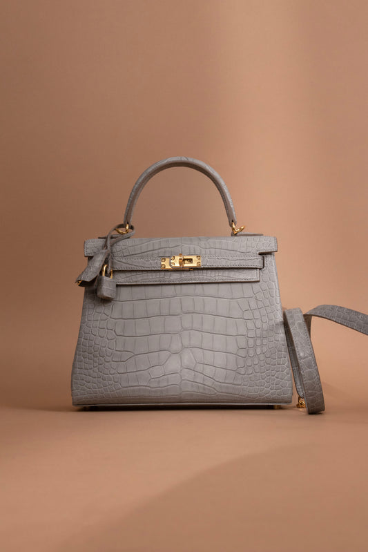 Hermès Kelly 25 Matte Alligator in Gris Perle GHW