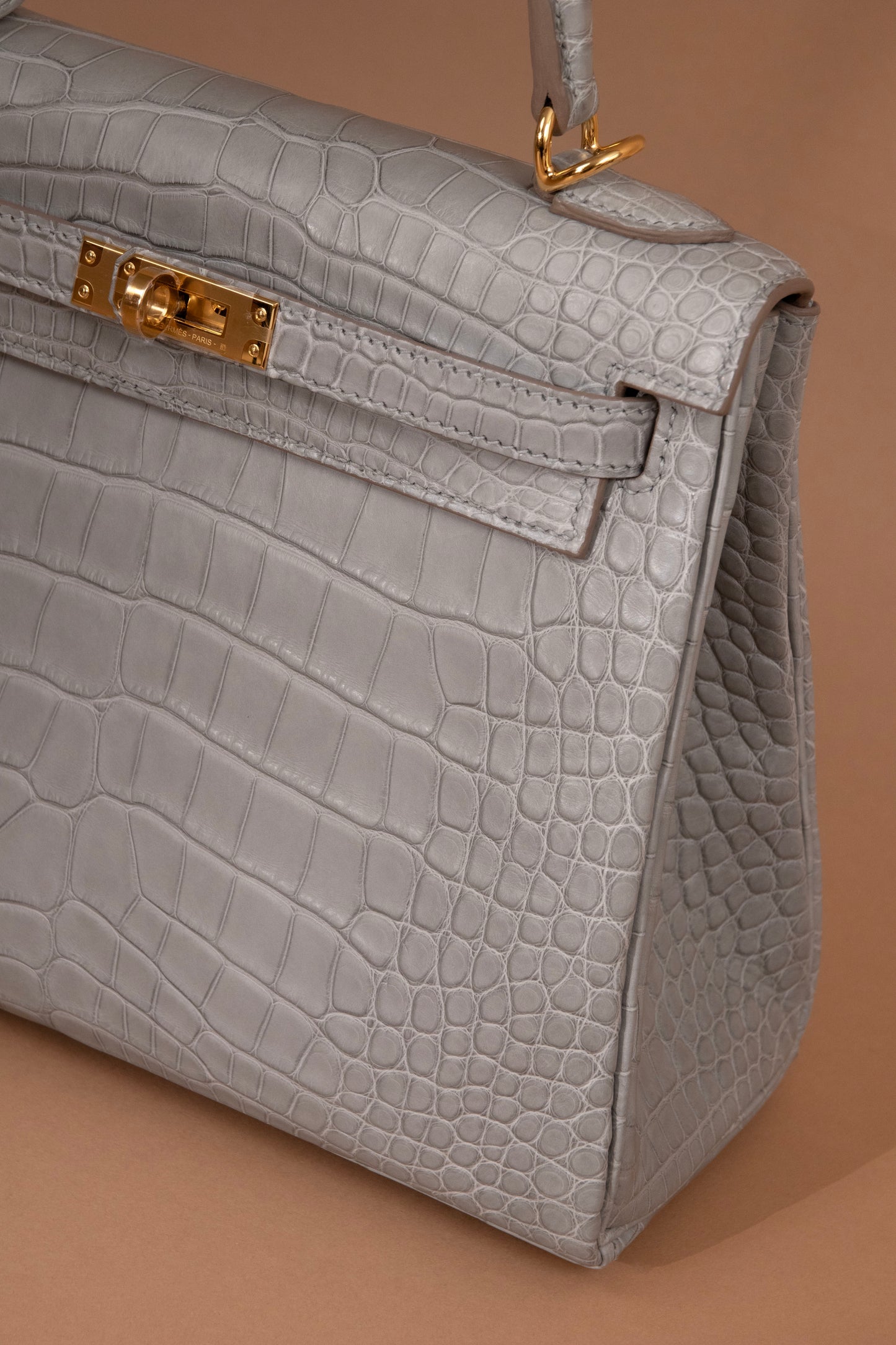 Hermès Kelly 25 Matte Alligator in Gris Perle GHW