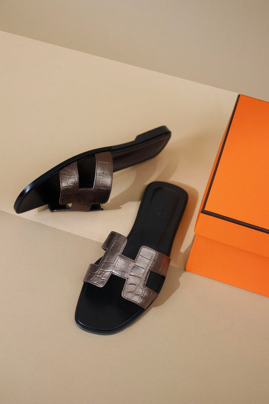 Hermès Oran Sandals Matte Alligator in Doré Antique