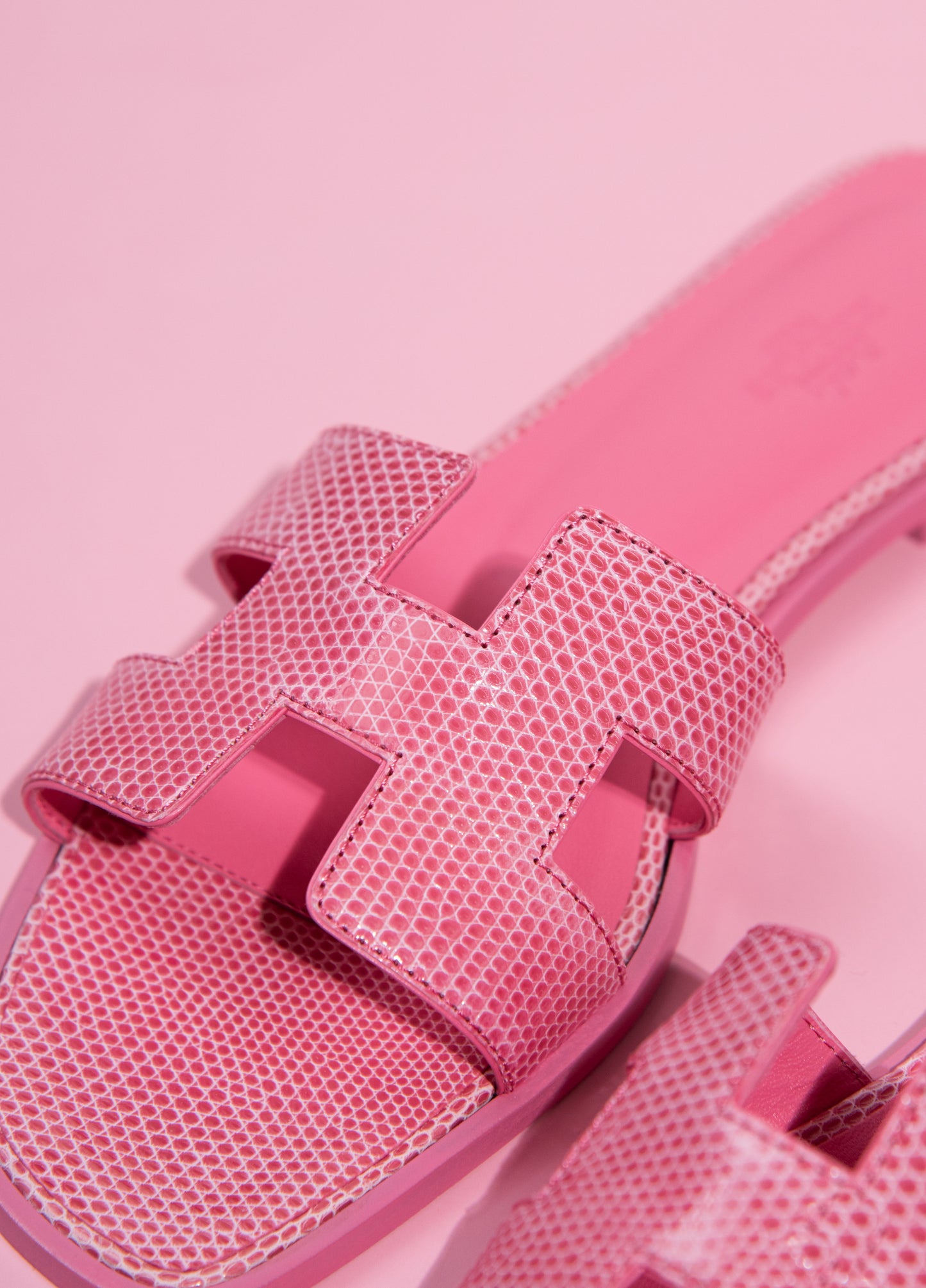 Hermès - Pink Lizard Oran Sandals