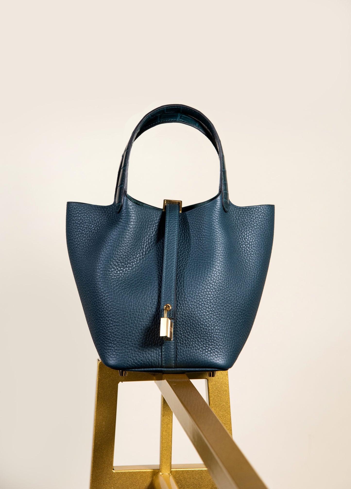 Hermès Picotin 18 Matte Touch Alligator Mississippiensis in Vert Cypress GHW