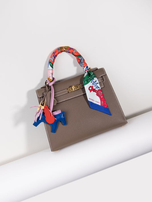 Hermès - Kelly 25 Etoupe GHW with Charm & Twilly