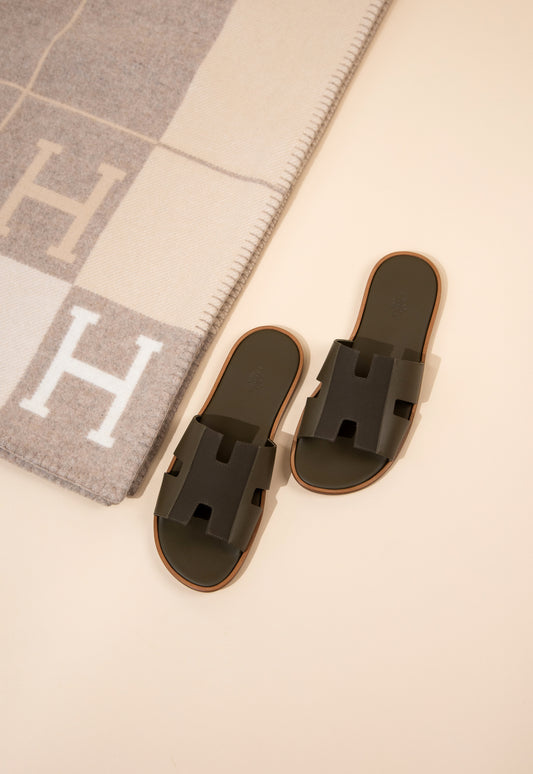 Hermès Izmir Sandals in Vert Toundra