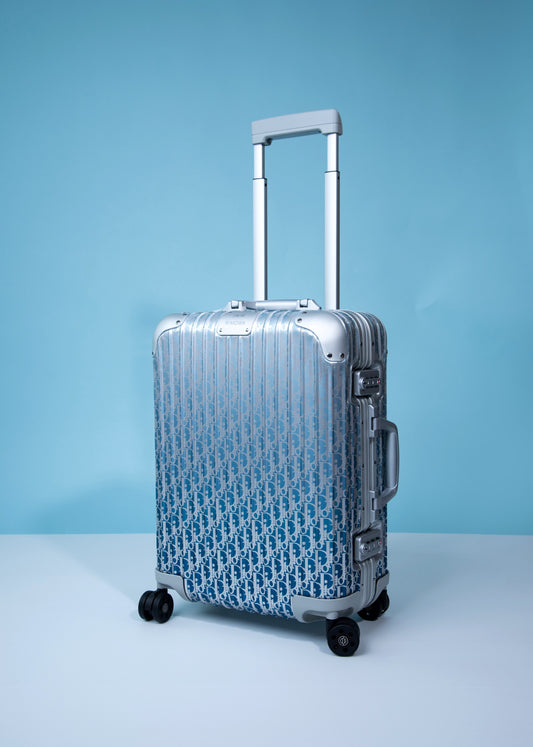 حقيبة سفر Dior &amp; Rimowa Cabin مصنوعة من الألومنيوم Dior Oblique باللون الأزرق المتدرج