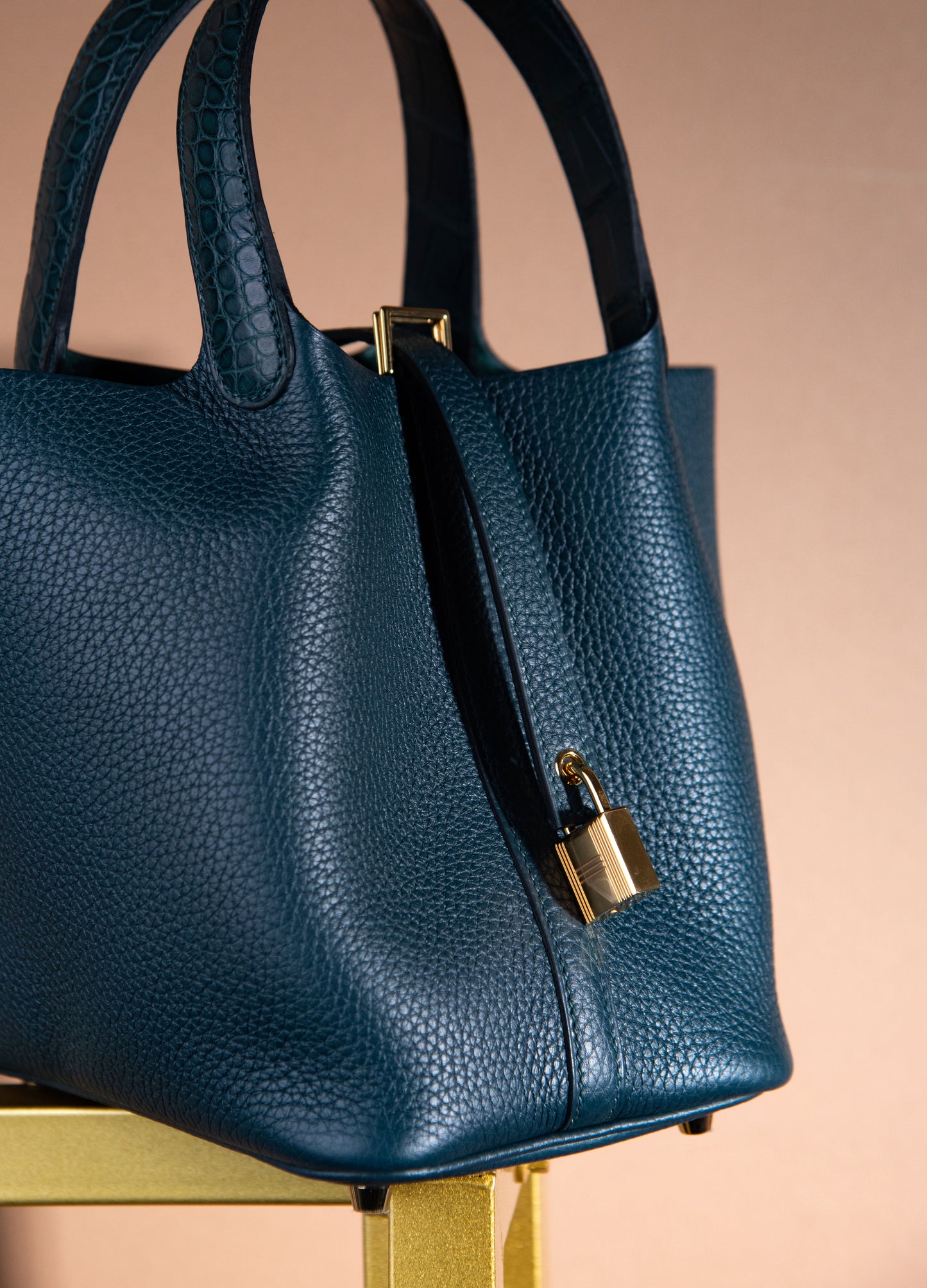 Hermès Picotin 18 Matte Touch Alligator Mississippiensis in Vert Cypress GHW