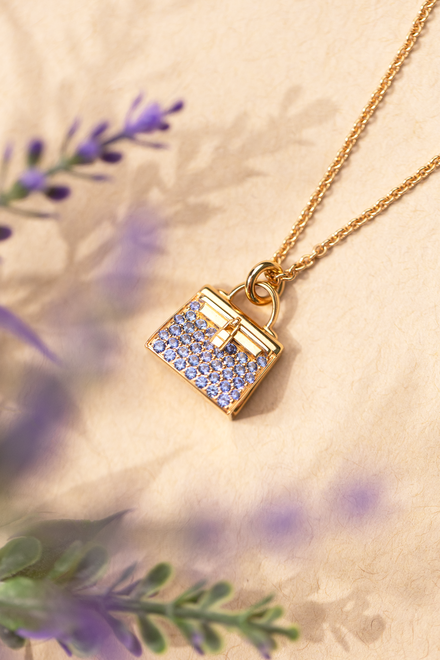 Hermès Amulettes Kelly Pendant in Rose Gold/Blue Sapphire