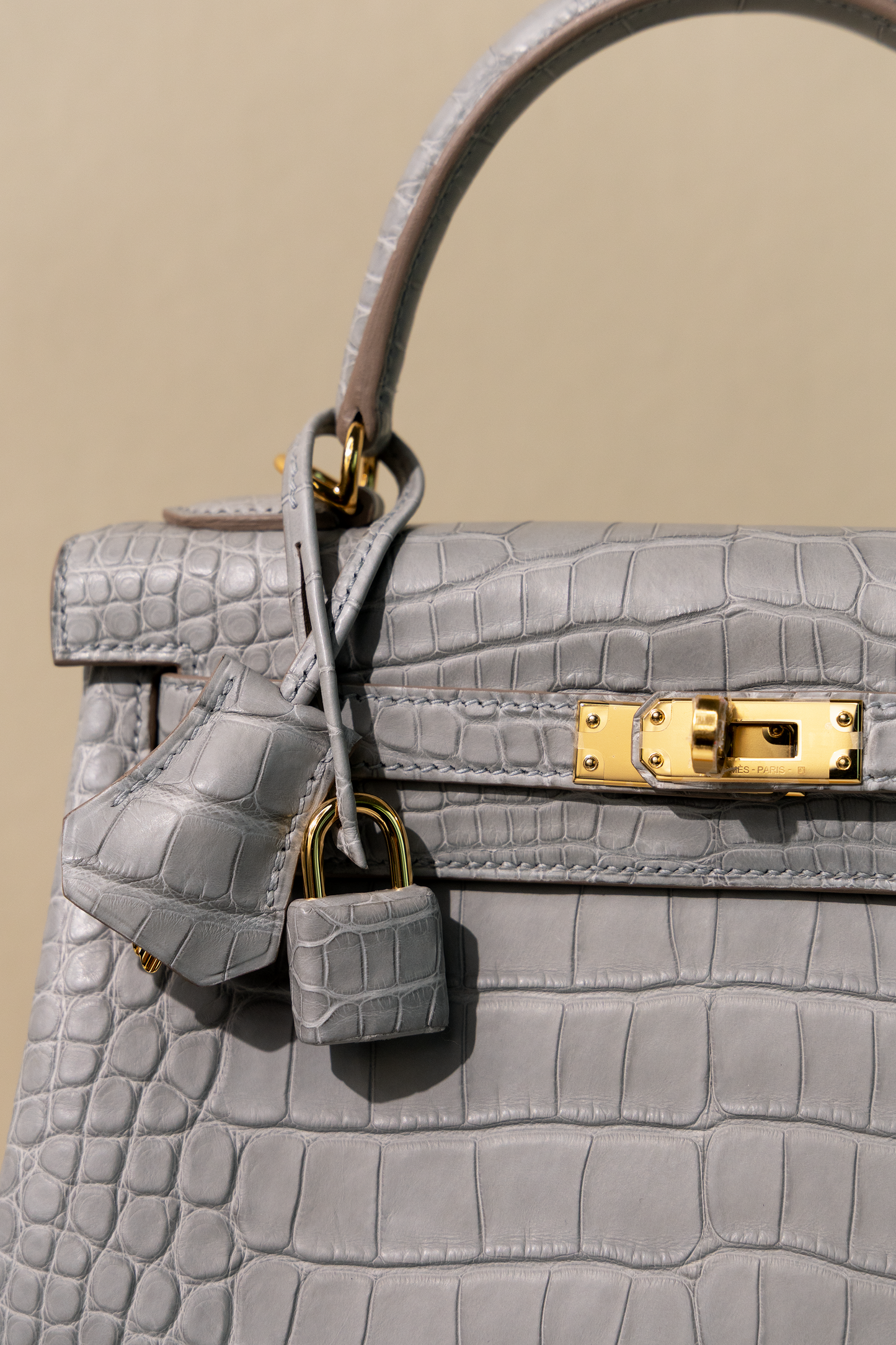 Hermès Kelly 25 Matte Alligator in Gris Perle GHW