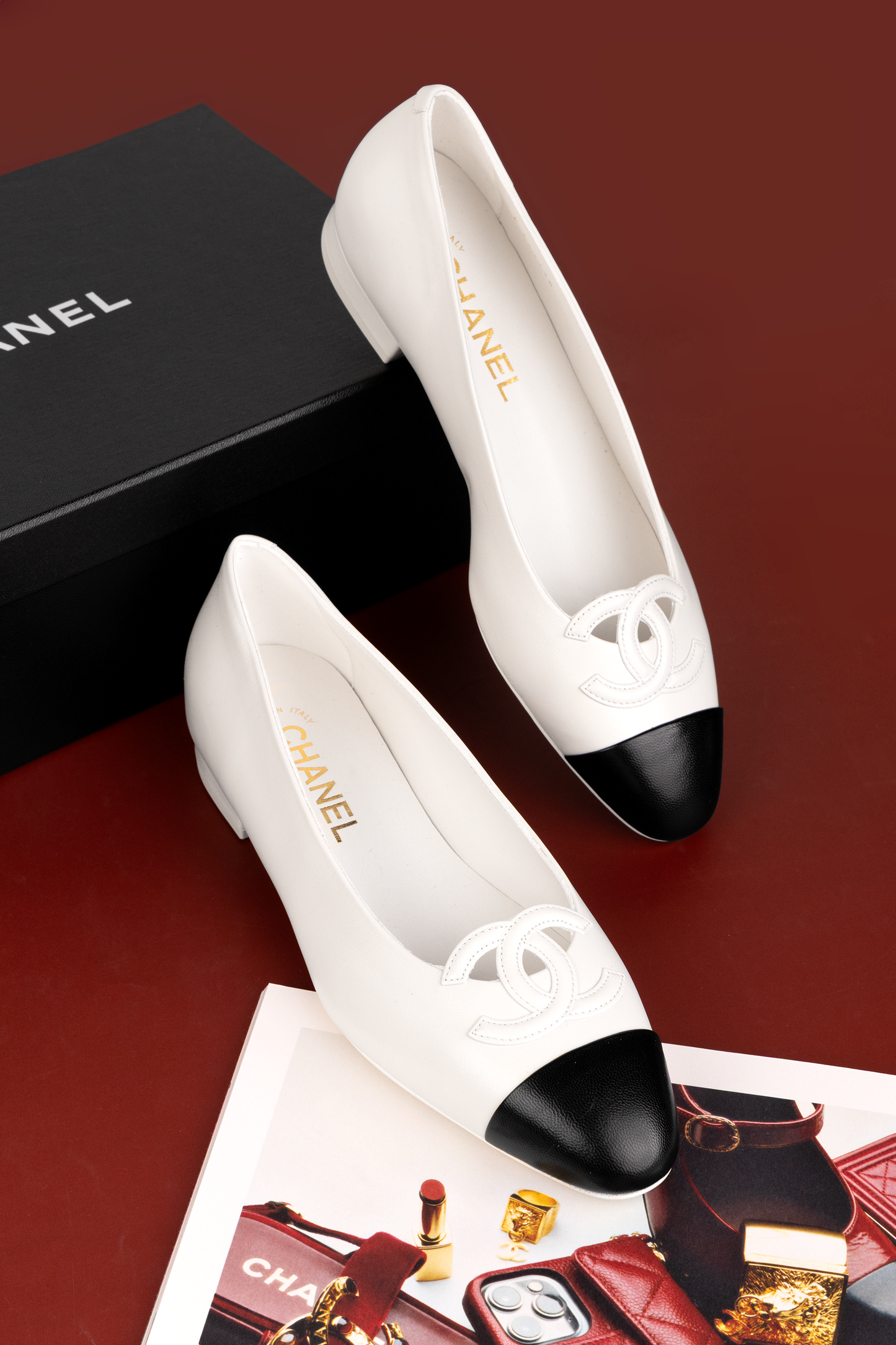 Chanel Ballet Flats in White/Black
