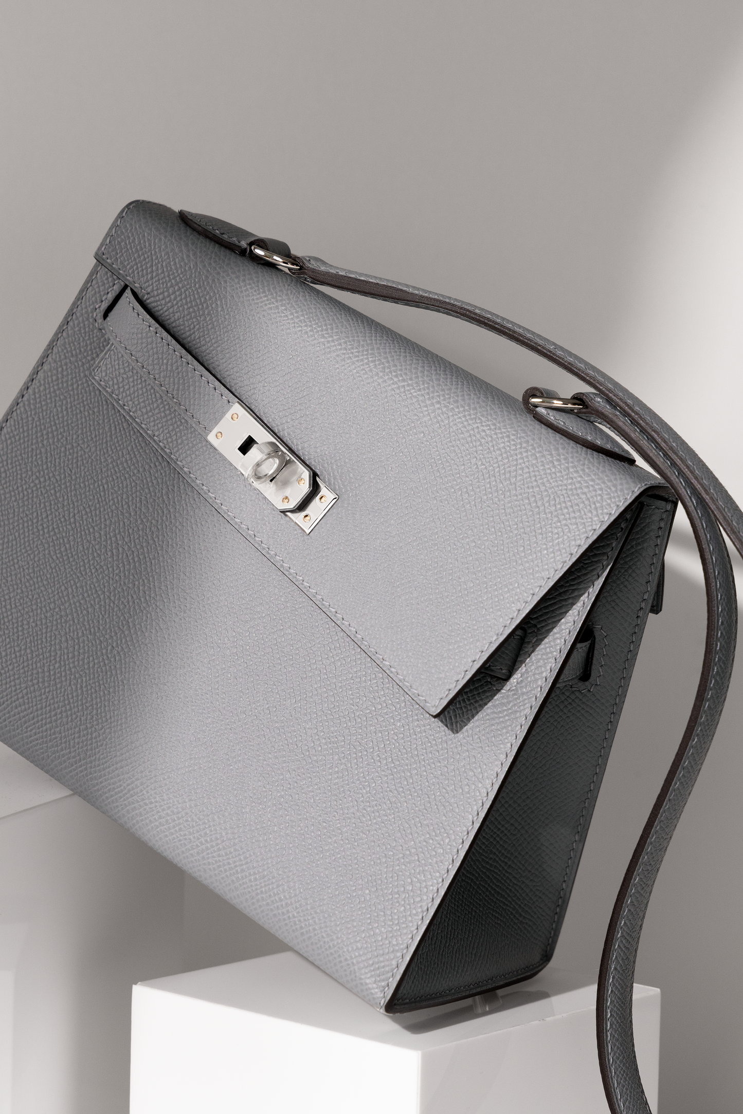 Hermès Kelly Desordre Epsom Bag in Gris Pantin PHW