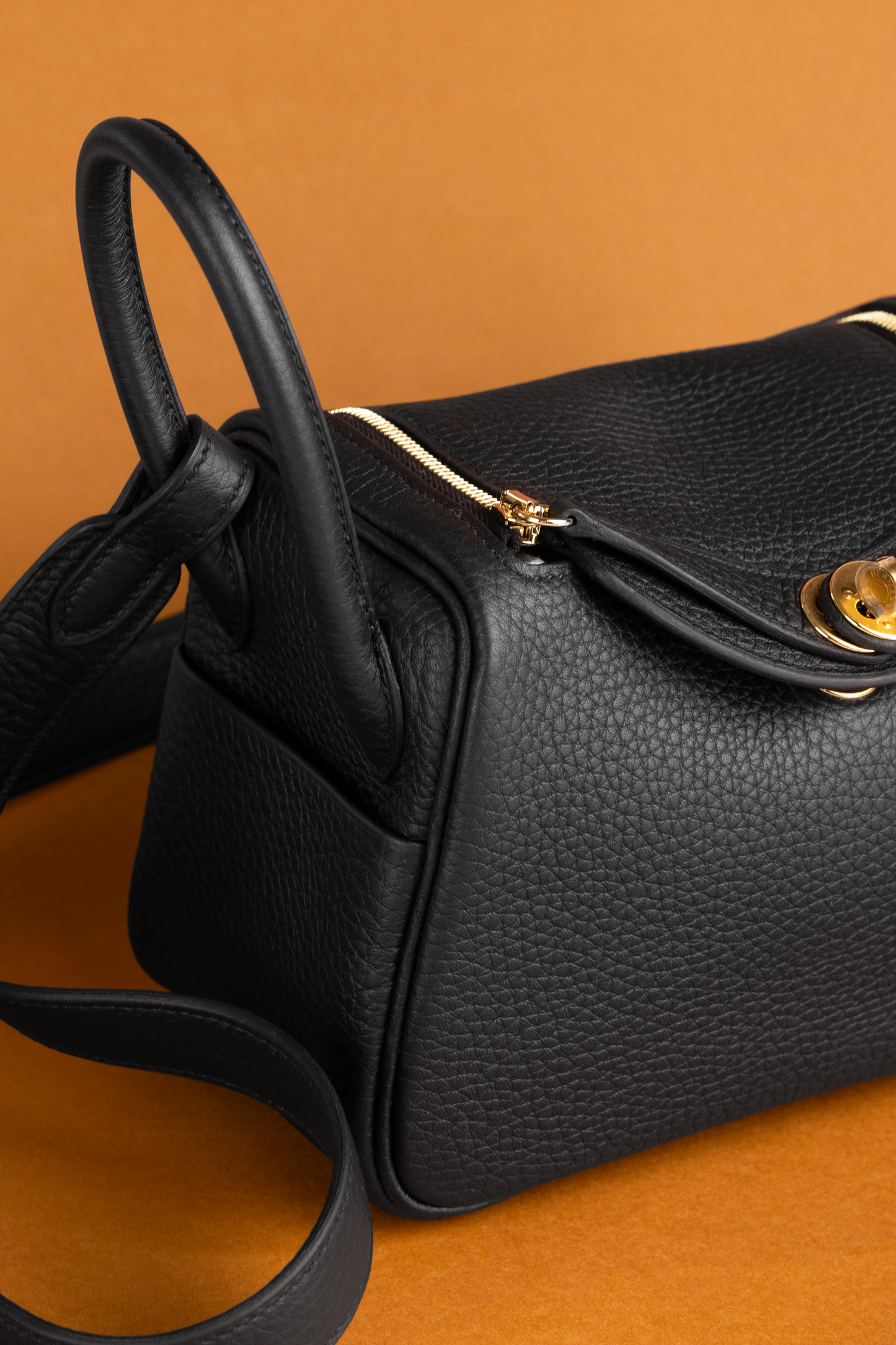 Hermès Mini Lindy Clemence in Black GHW