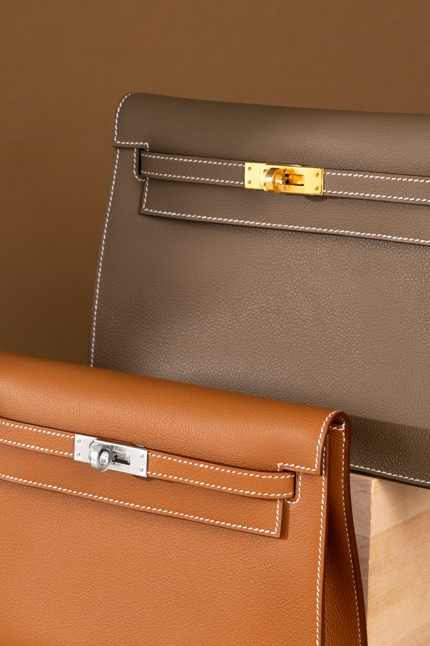 Hermès Kelly Danse Swift in Gold PHW & Etoupe GHW