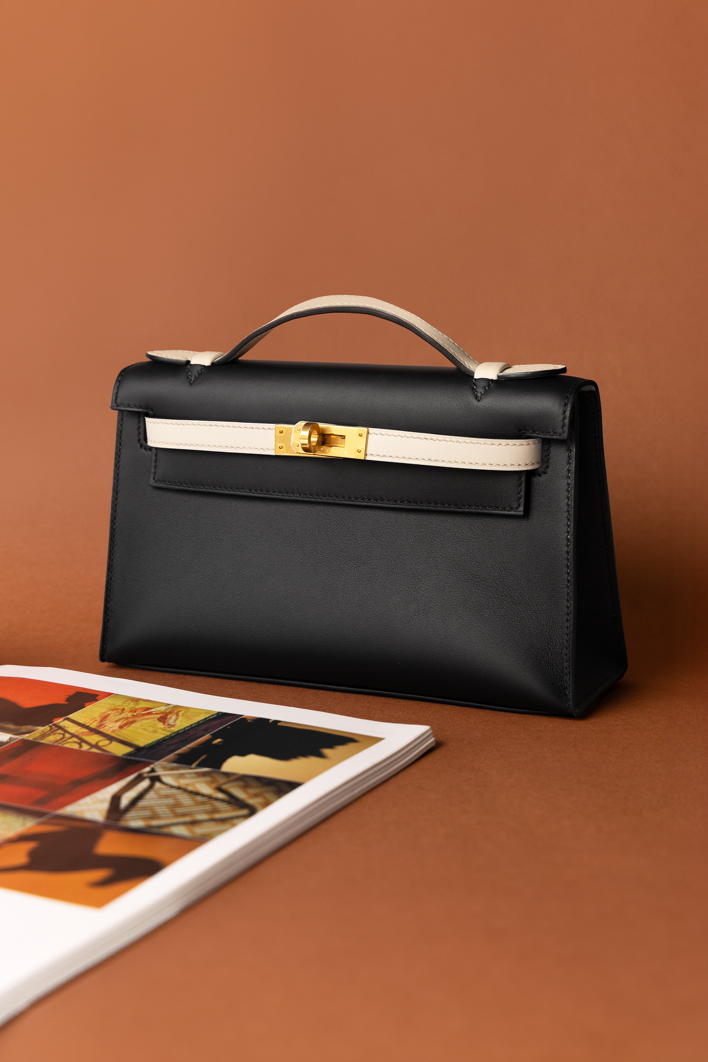Hermès Kelly Pochette Swift in Black/Nata with GHW