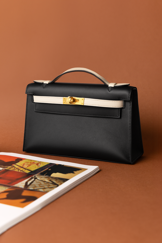 Hermès Kelly Pochette Swift in Black/Nata with GHW