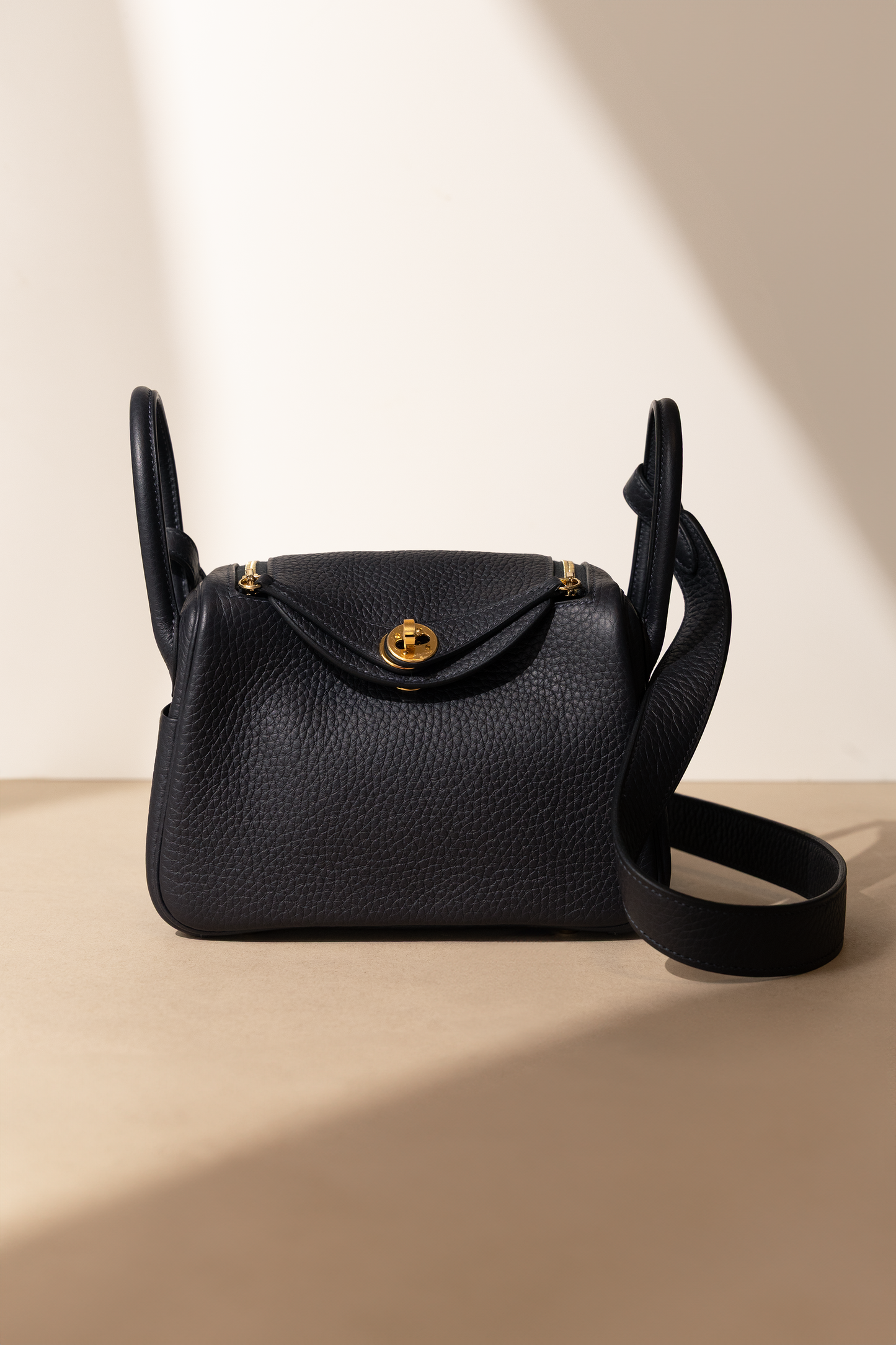 Hermès Mini Lindy Caban GHW