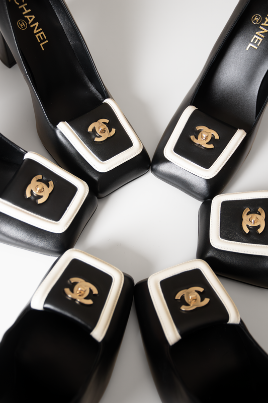 Chanel CC Ivory/Black Pumps