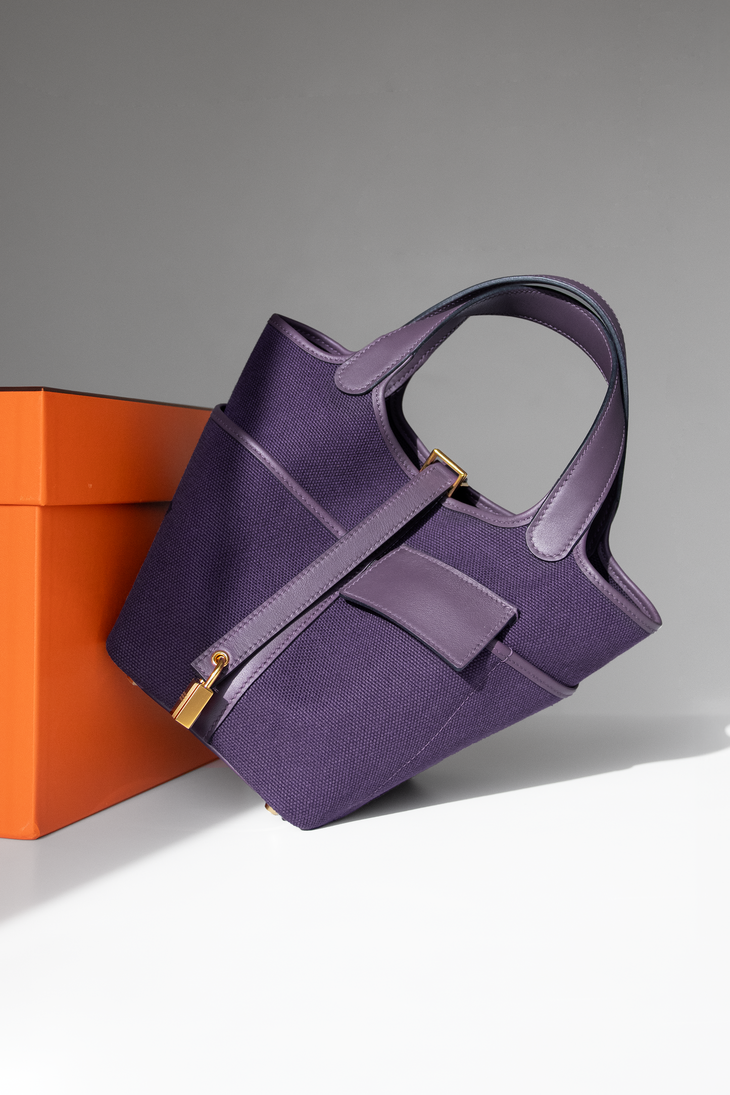 Hermès Picotin Cargo in Cassis GHW
