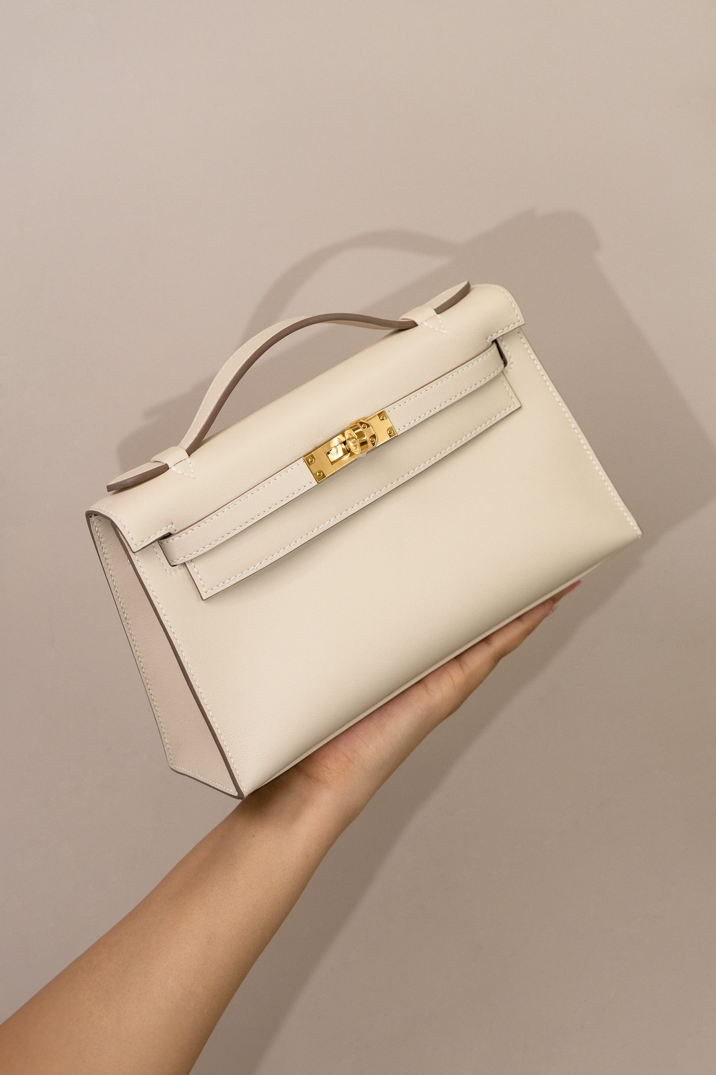 Hermès Kelly Pochette Swift in Craie GHW