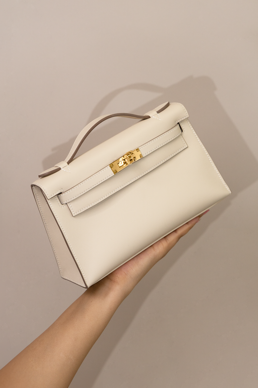 Hermès Kelly Pochette Swift in Craie GHW