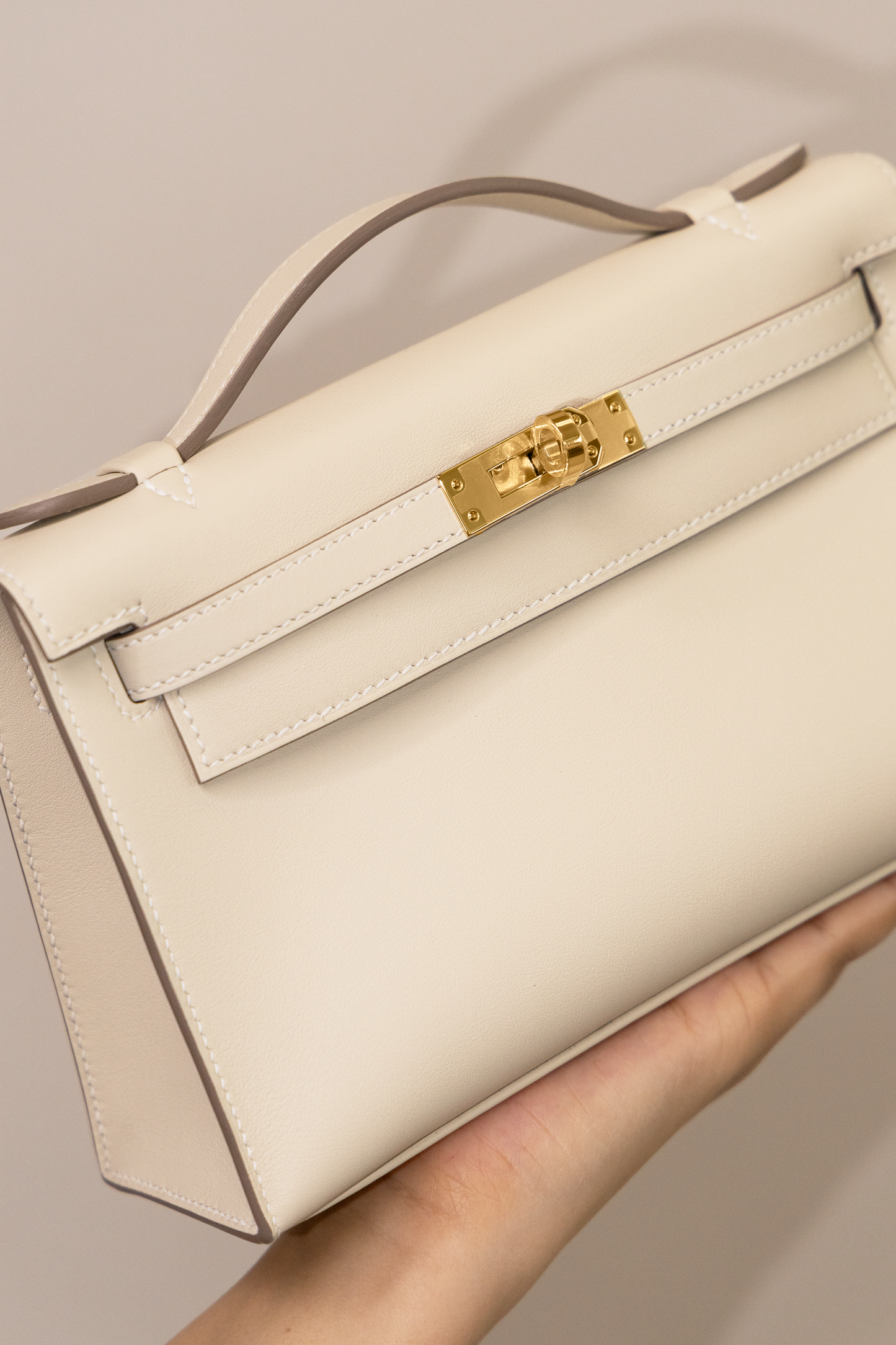 Hermès Kelly Pochette Swift in Craie GHW