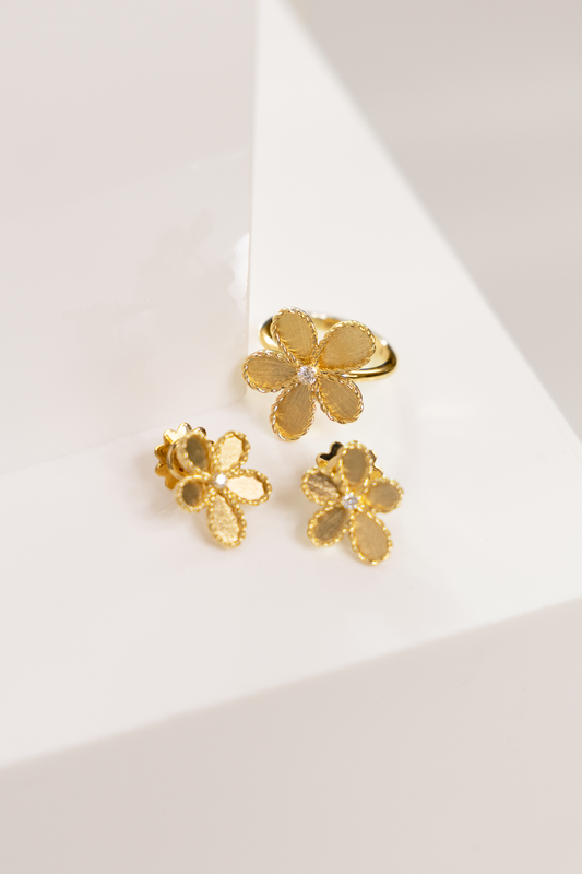 Roberto Coin Jasmine Flower Ring & Stud Flower Earrings in Yellow Gold Diamond