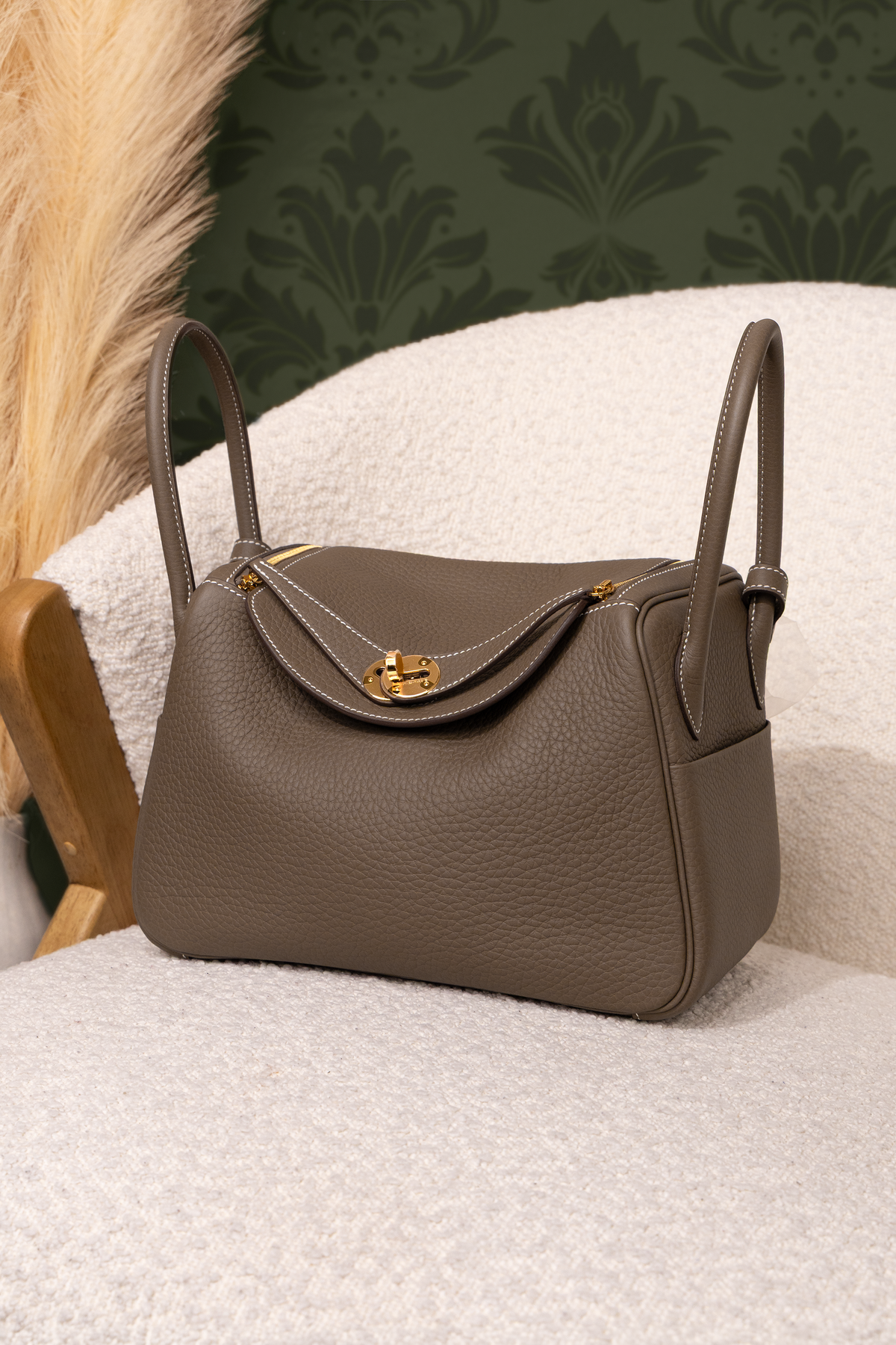 Hermès Lindy 26 Taurillon Clemence in Etoupe GHW